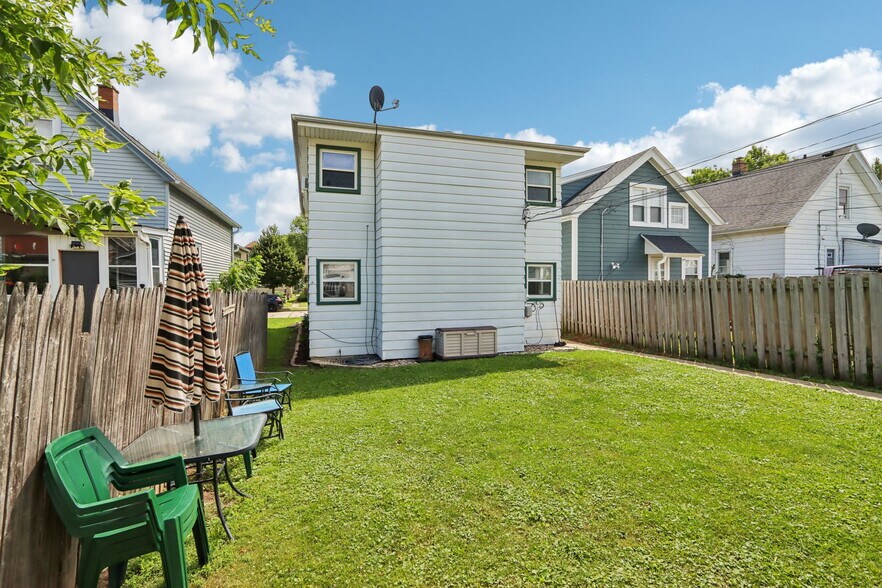 Shared Yard - 1933 S 72nd St