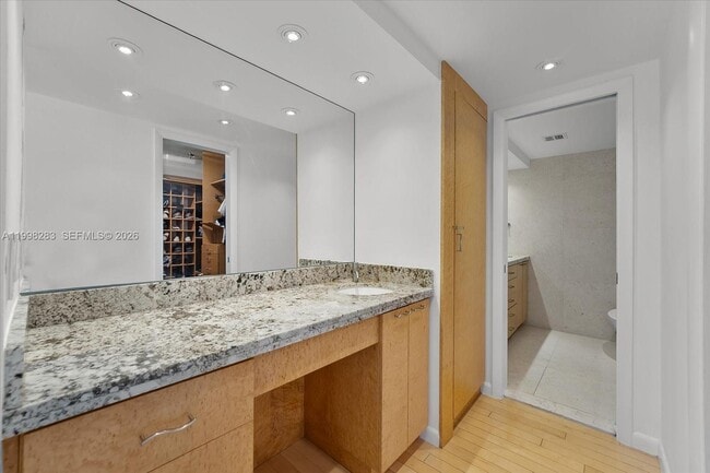 Building Photo - 2721 SW 22nd Ave