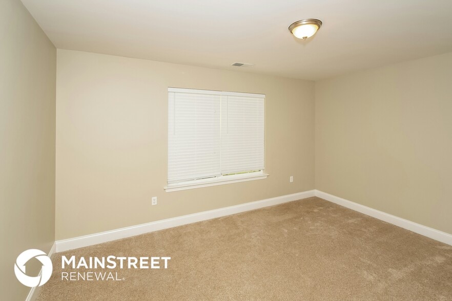 Building Photo - 450 Marsh Cir