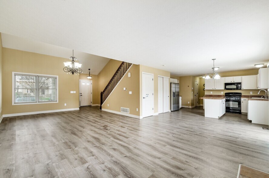 Building Photo - 8806 Emerald Hill Dr