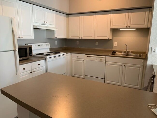 Building Photo - Hyde Park SOHO | 2BR/2BA Condo