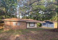 Building Photo - 130 E Woodcrest Dr