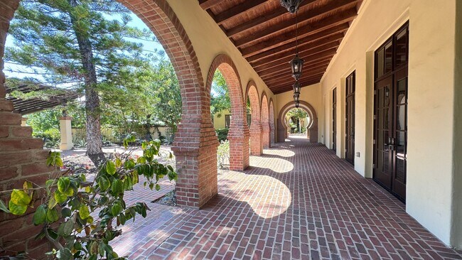 Building Photo - Luxury 4 Bedroom Home in La Costa Greens