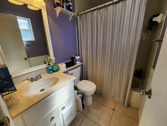 Building Photo - Spacious  2 Bedroom 2 Bathroom home Coming...