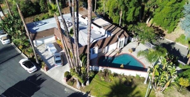 Building Photo - Beautifully remodeled 4 bedroom house in prime Woodland Hills Neighborhood