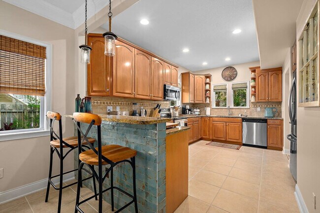 Building Photo - 27 Desoto Pl