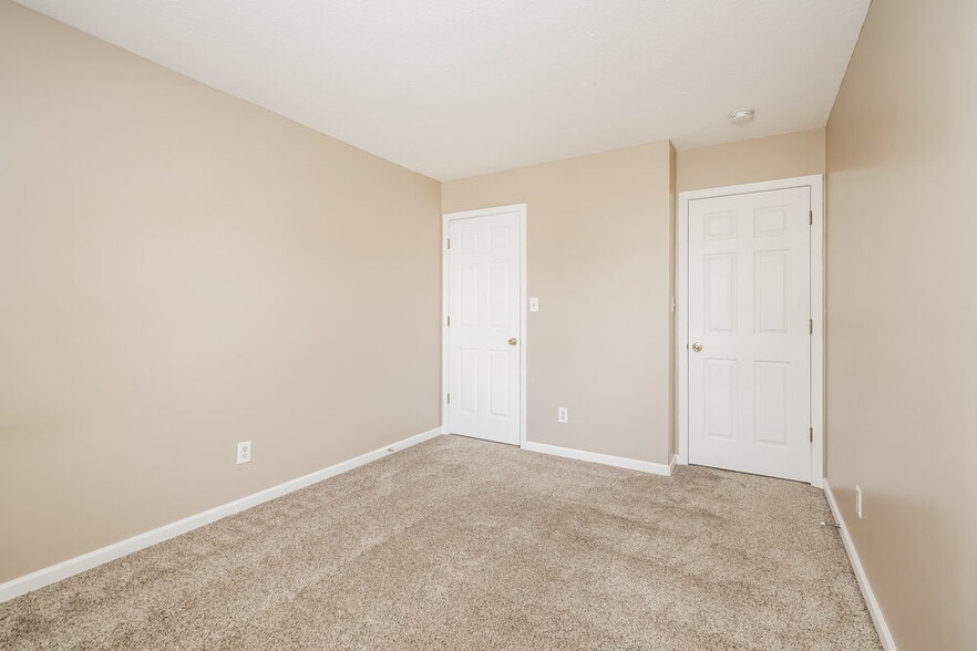 Building Photo - 748 Tulip Ln