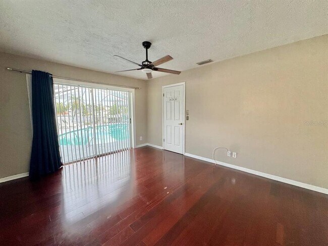 Building Photo - 6316 Lake Sunrise Dr