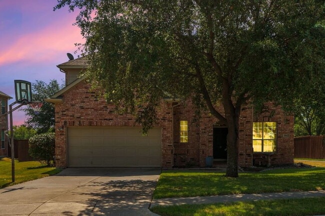 Building Photo - "Stunning 4-Bedroom, 2.5 Bath Oasis with P...
