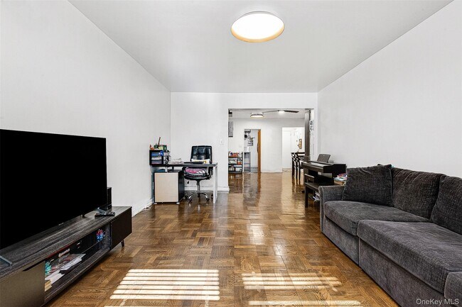 Building Photo - 102-55 67th Dr