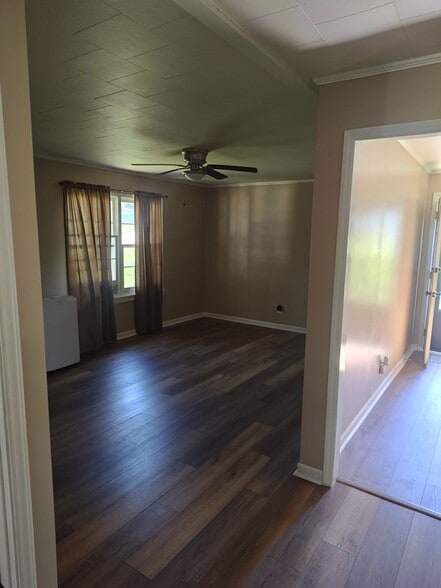 Building Photo - 101 Blue Ln