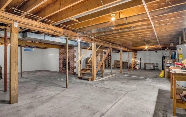 Building Photo - 4 Bedroom homestead on 6.68 acres