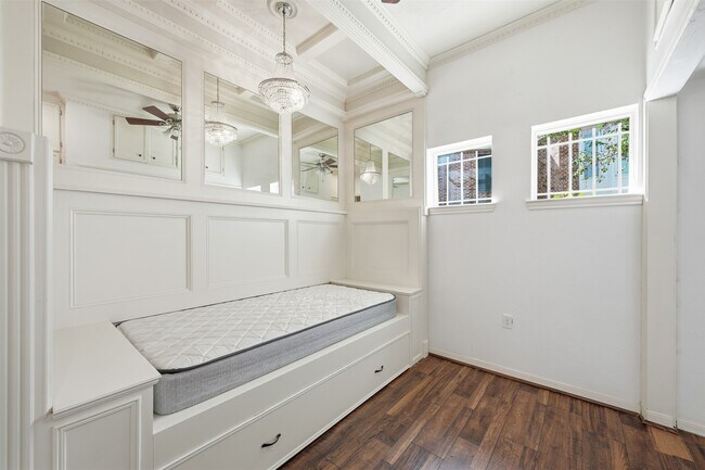 Building Photo - 4063 Breakwood Dr