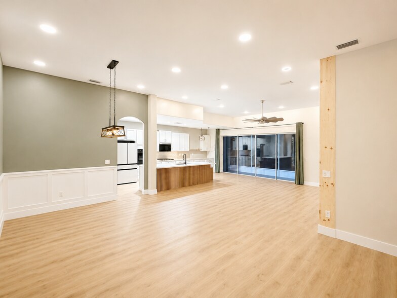 Building Photo - 10725 Banfield Dr