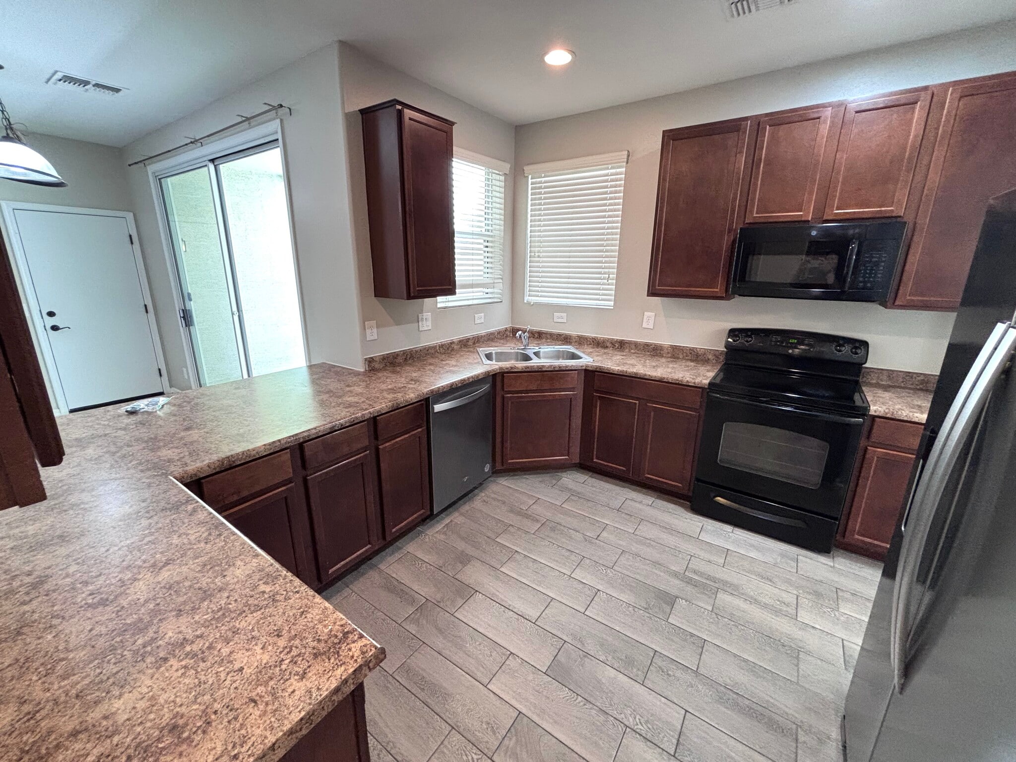Building Photo - 947 S Utilis Dr