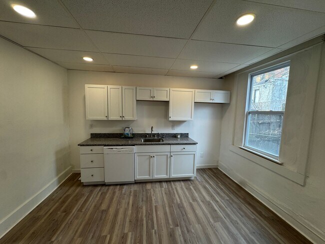 Building Photo - 211 Reifert St