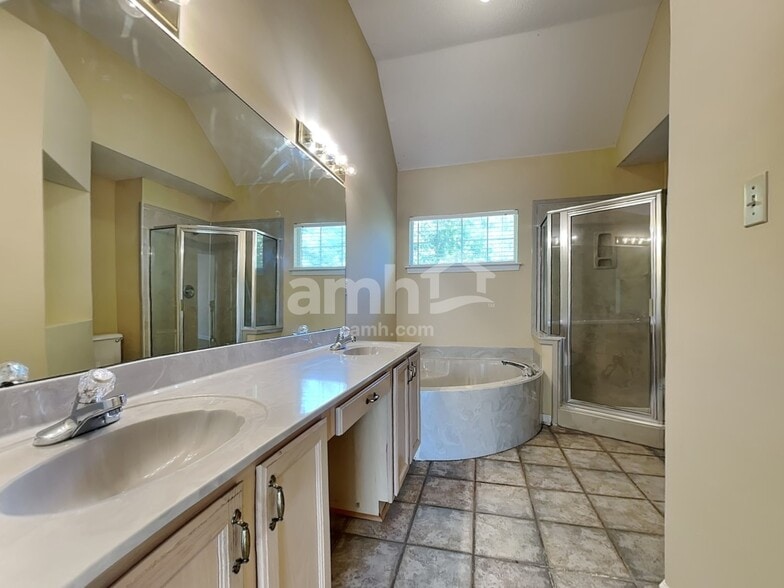 Building Photo - 5802 Eagleston Dr