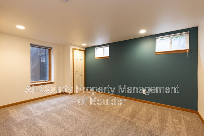 Building Photo - 4690 Sioux Dr
