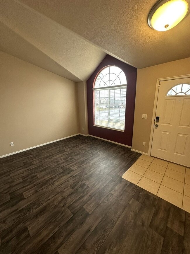 Building Photo - 4 Bed | 2.5 Bath Home in Clinton – Ready for Move-In!