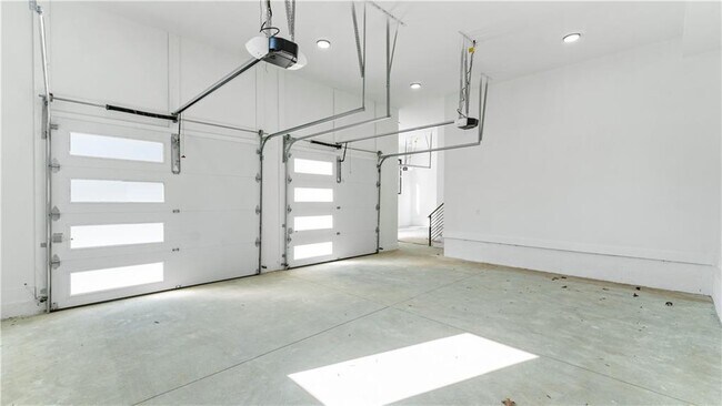 Building Photo - 3785 Lower Roswell Rd