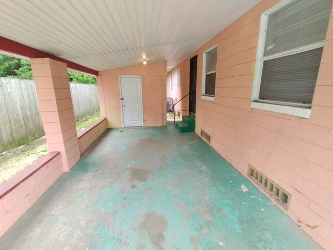 Building Photo - 3036 Saturn Ave