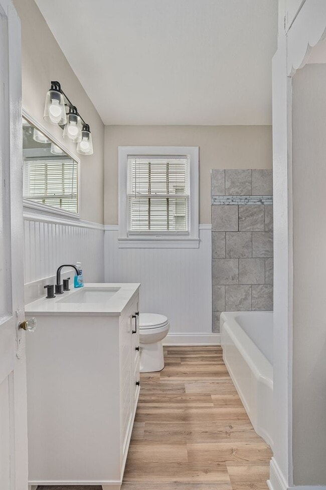 Building Photo - Highland Fully Remodeled 2 Bedroom Home