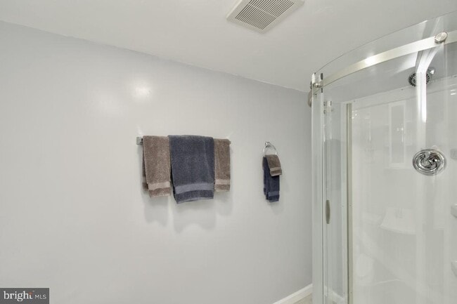 Building Photo - 5576 Neddleton Ave
