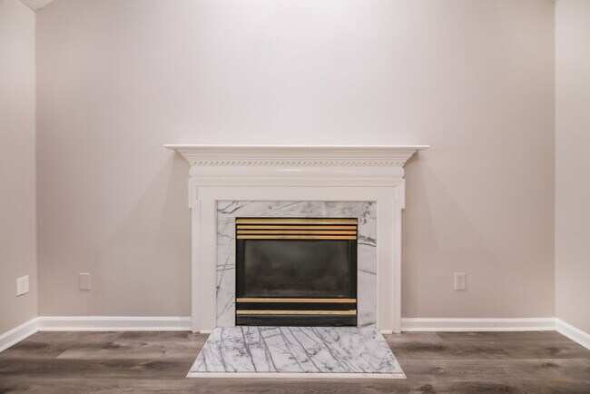 Building Photo - 2213 Maybrook Dr