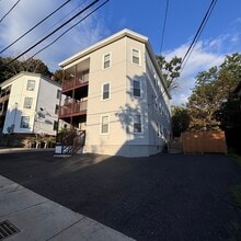 Building Photo - 77 Oak St