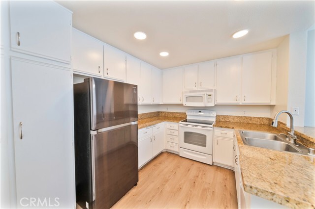 Building Photo - 351 Huntington