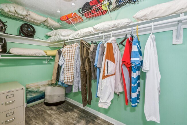 Building Photo - 101 N Birch Rd