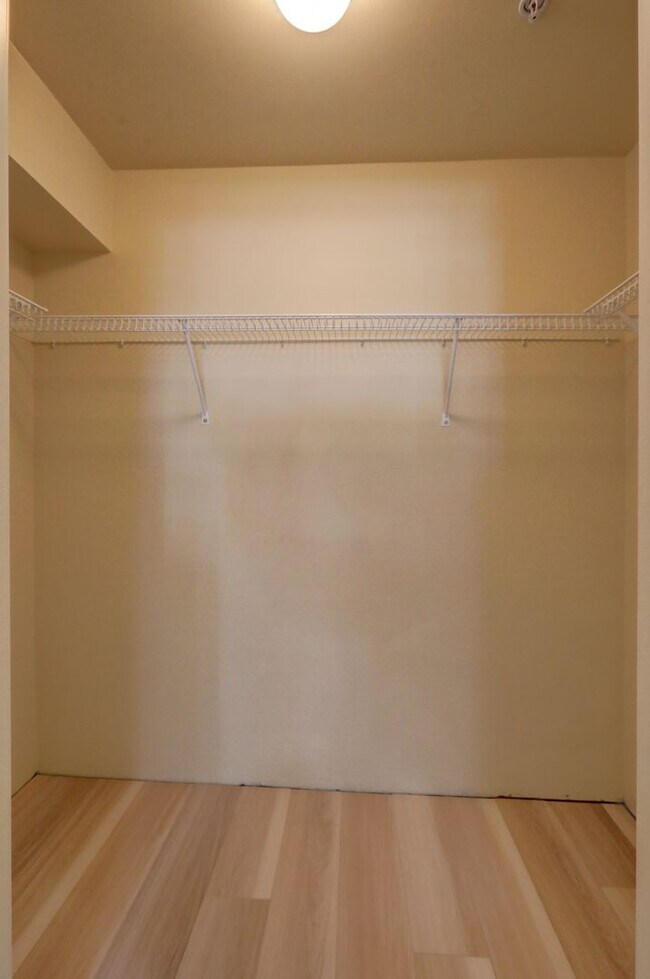 Building Photo - Downtown Bellevue One Bedroom One Bath Condo Available!
