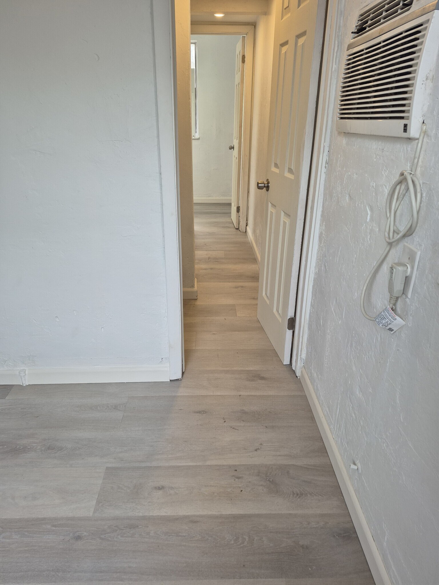 Building Photo - 628 SW Krome Ter