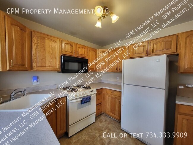 Building Photo - 832 Hudson St