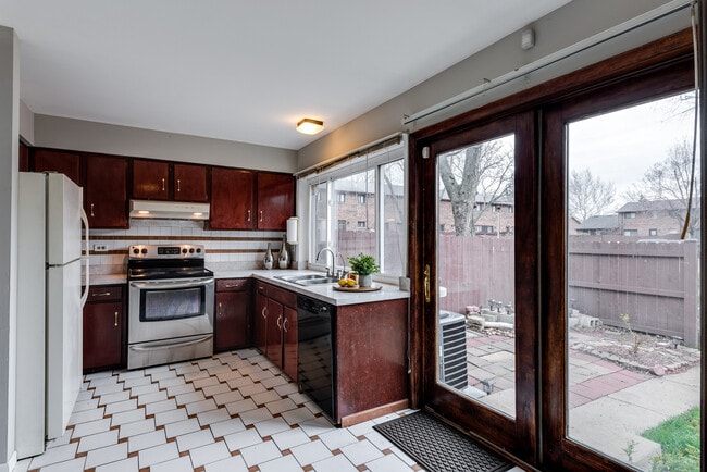 Building Photo - 18W269 Kirkland Ln