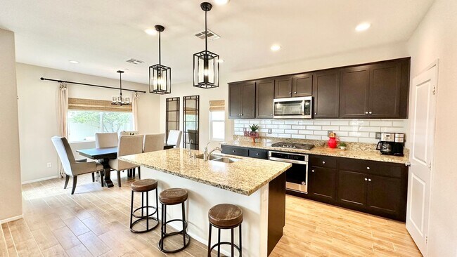 Building Photo - Beautiful "Model" Home in the Horse Creek ...
