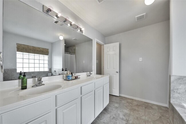 Building Photo - 3626 Knights Hollow Ct