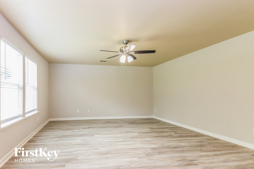 Building Photo - 3605 Smoketree Dr