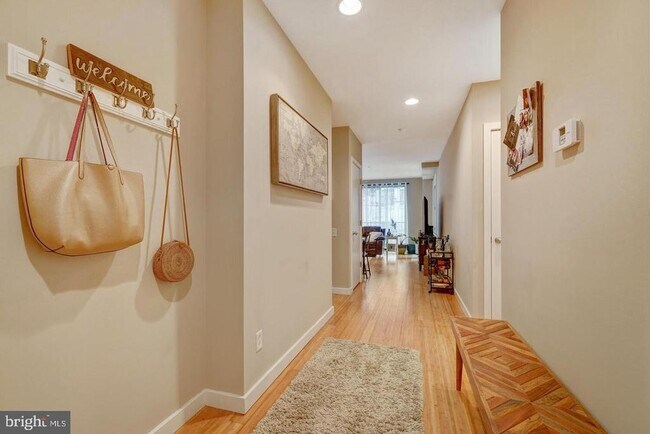 Building Photo - 934 N 3rd St