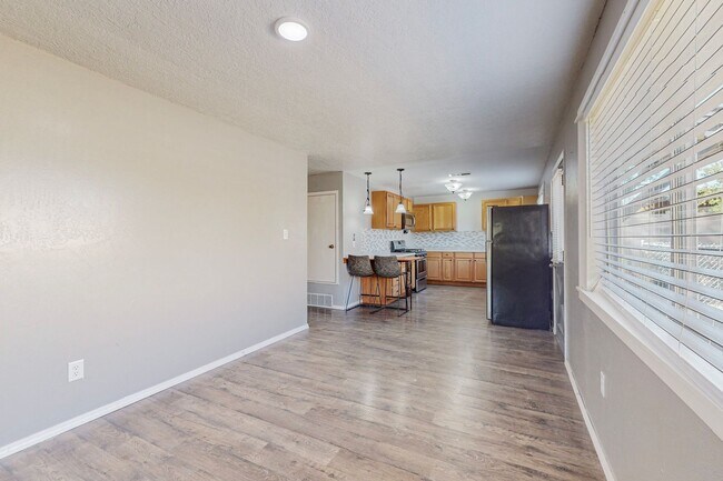 Building Photo - 2830 Floral Rd NW