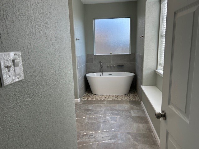 Building Photo - 431 Drake Ln