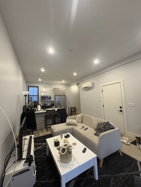 Building Photo - 3439 Lancaster Ave