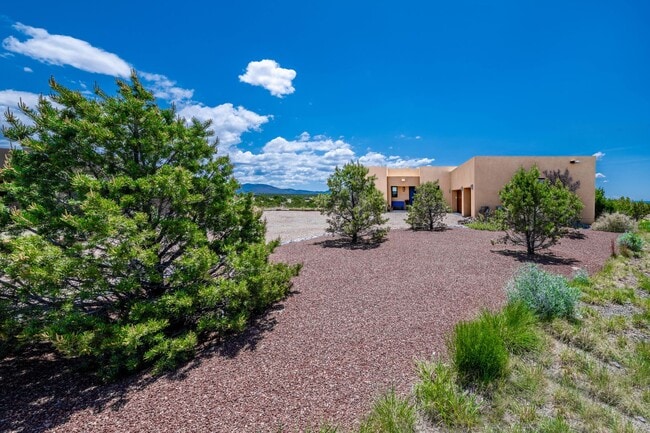 Building Photo - Stunning 3-Bedroom Home with Mountain Views in Tessera