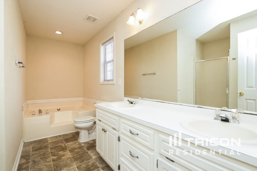 Building Photo - 1601 Larkwood Dr