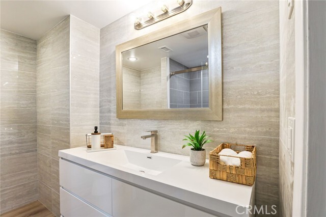 Building Photo - 2270 Via Puerta