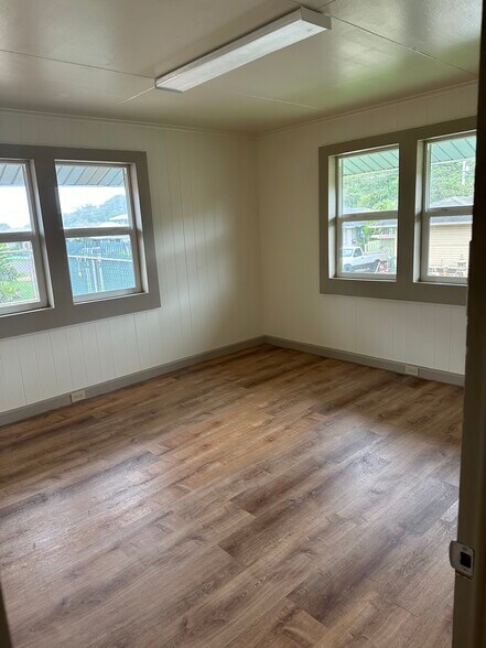 Building Photo - 233 Kanoa St