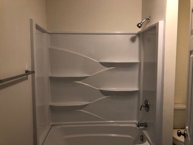 Building Photo - Renovated Duplex