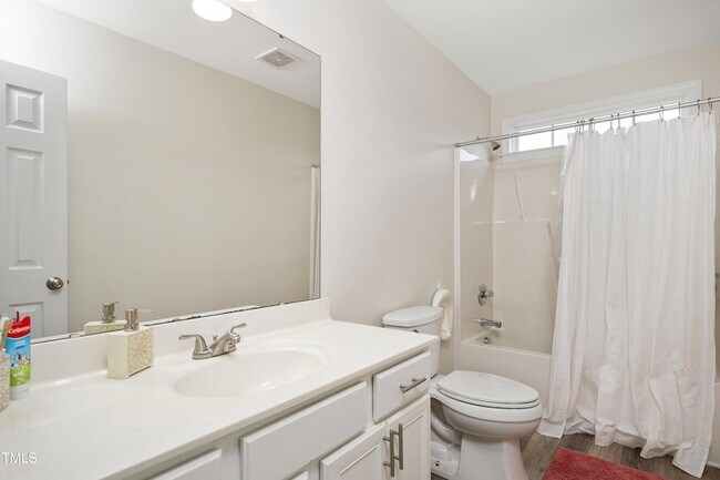 Building Photo - 930 Pristine Ln