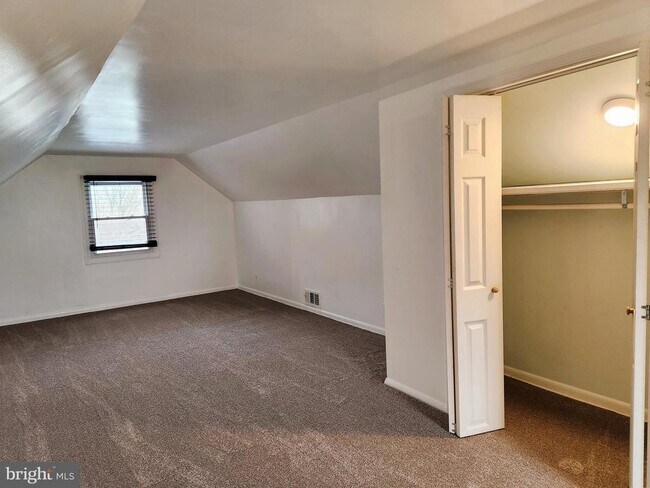 Building Photo - 3207 Bryant Ave