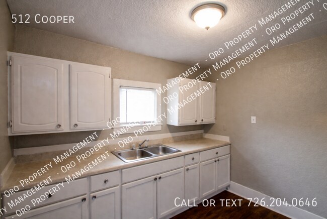 Building Photo - 512 Cooper-